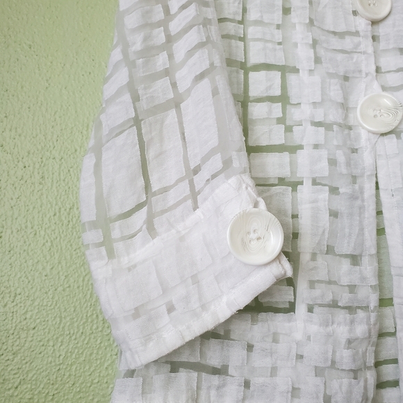 Multiples White Semi Sheer 3/4 sleeve light jacket marble buttons size Small - Picture 5 of 8